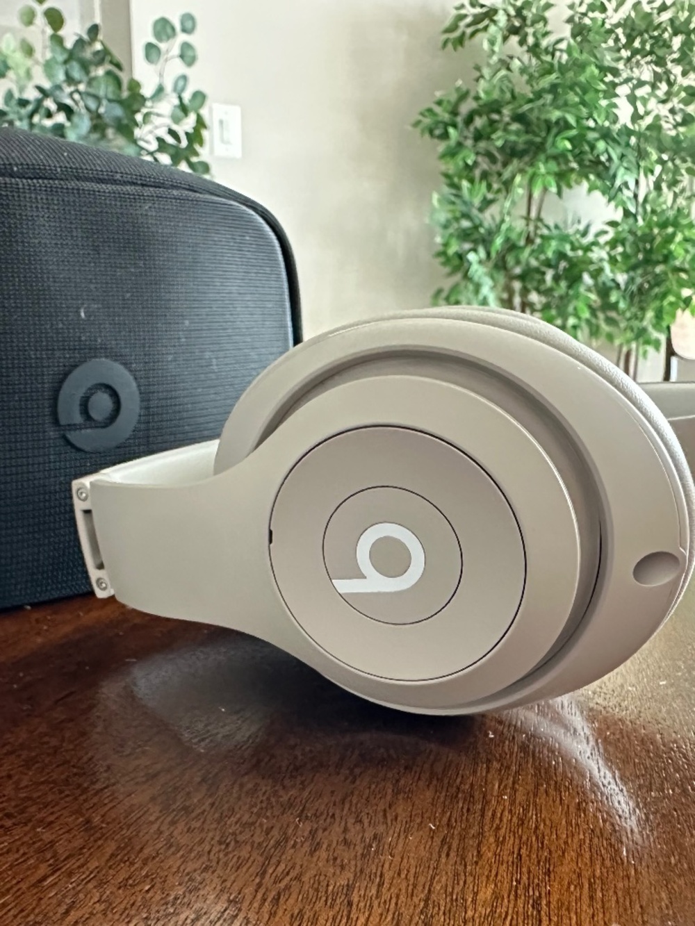 Beats Studio Pro in Sandstone - Picture 3 of 4